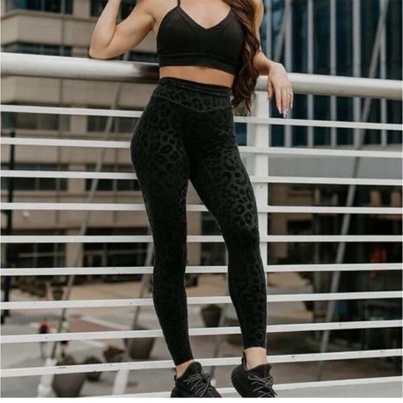 Vitality Balance Athletica animal Kingdom Lux Panther Velvet Legging 2 piece set - Picture 4 of 15